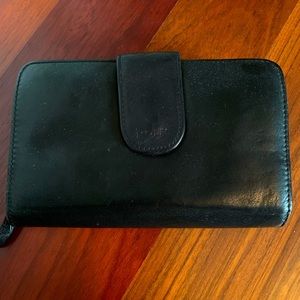 Genuine leather black fold and zip wallet.